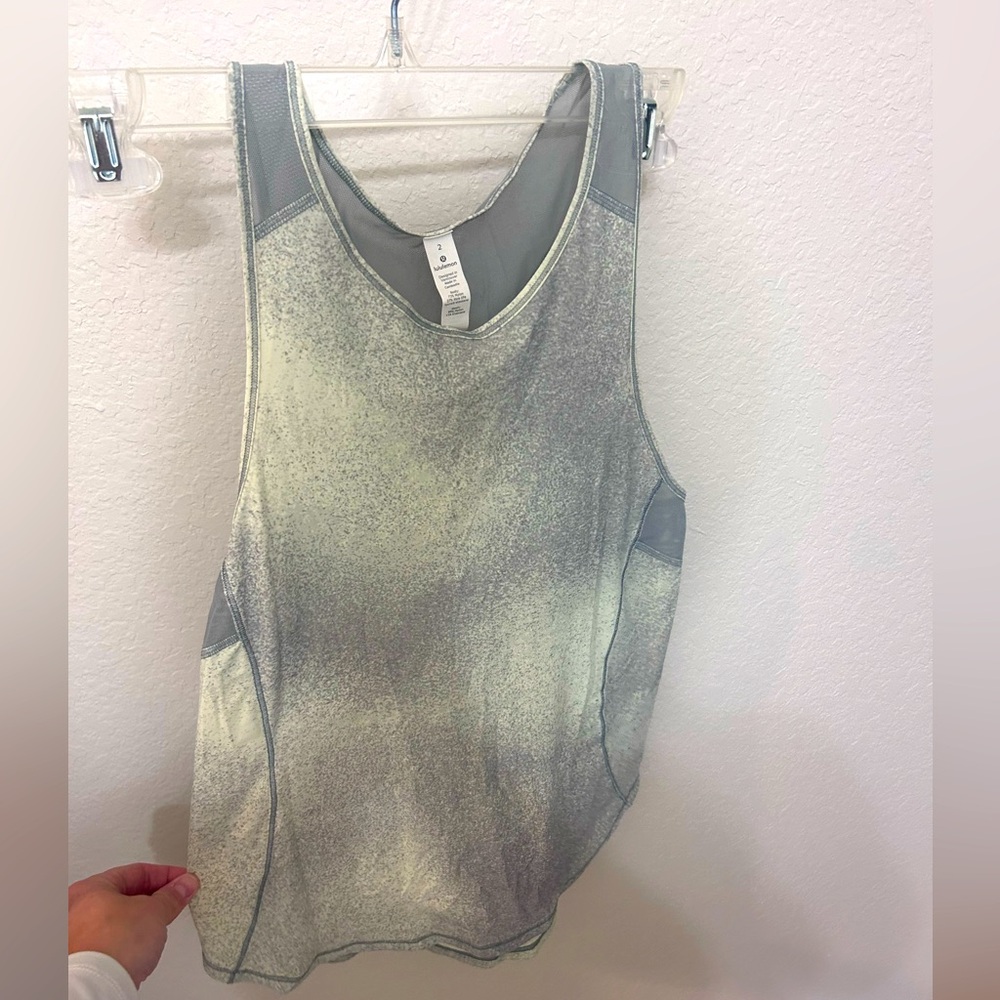 Lululemon Size 4 Grey and light mint green tank top.